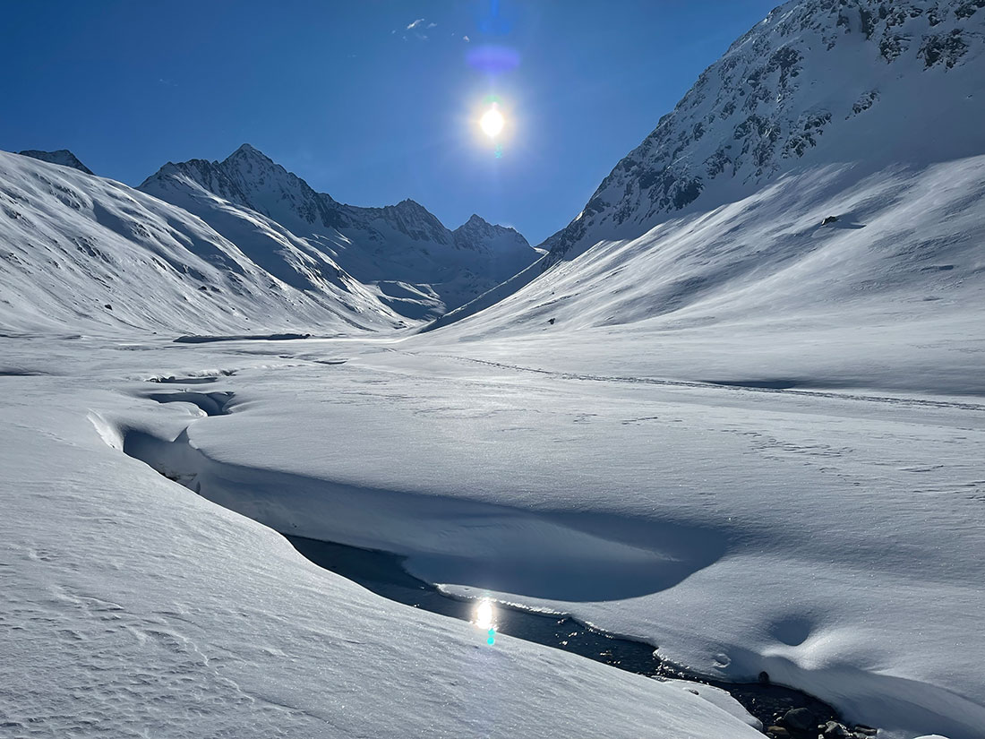Einzigartige Winterlandschaft entdecken bei einer geführten Wanderung in den Tiroler Bergen